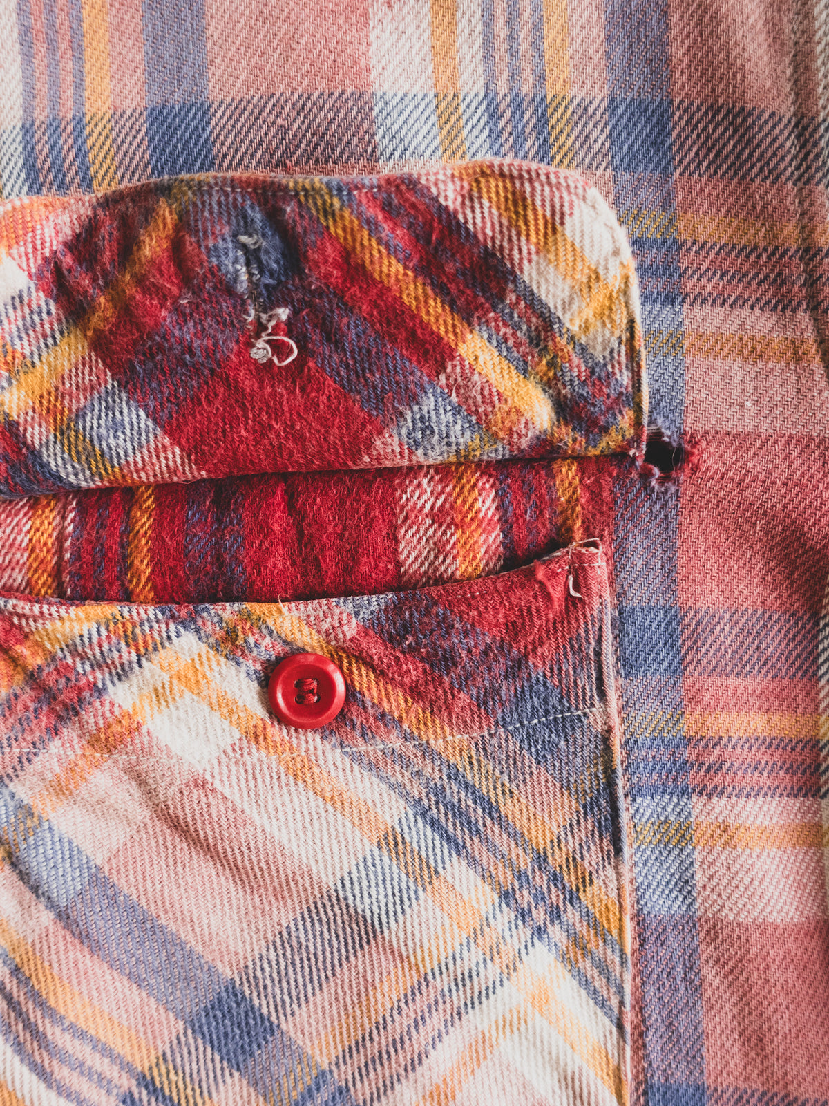 1940's Rare Beautifully Faded Tattered Cotton Flannel - M